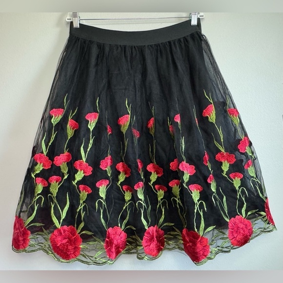 Haute Monde Dresses & Skirts - Haute Monde Women’s Tutu Knee Length Tulle Skirt Black & Red Floral Size 1X
